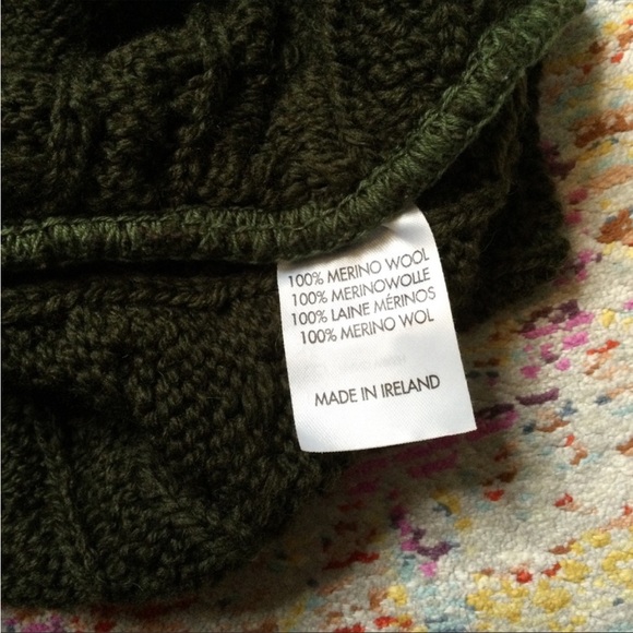 Ireland’s Eye Green Aran Cable knit poncho 100% wool - Picture 6 of 8